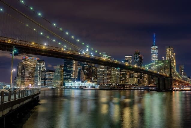 The Brooklyn bridge lit up at night