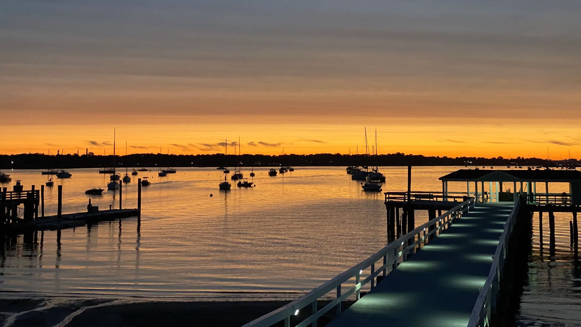 Fathoms Hotel & Marina